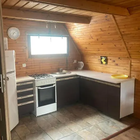 Domek Caloroczny We Wsi Nad Jeziorem Wyspowo Zbychowo